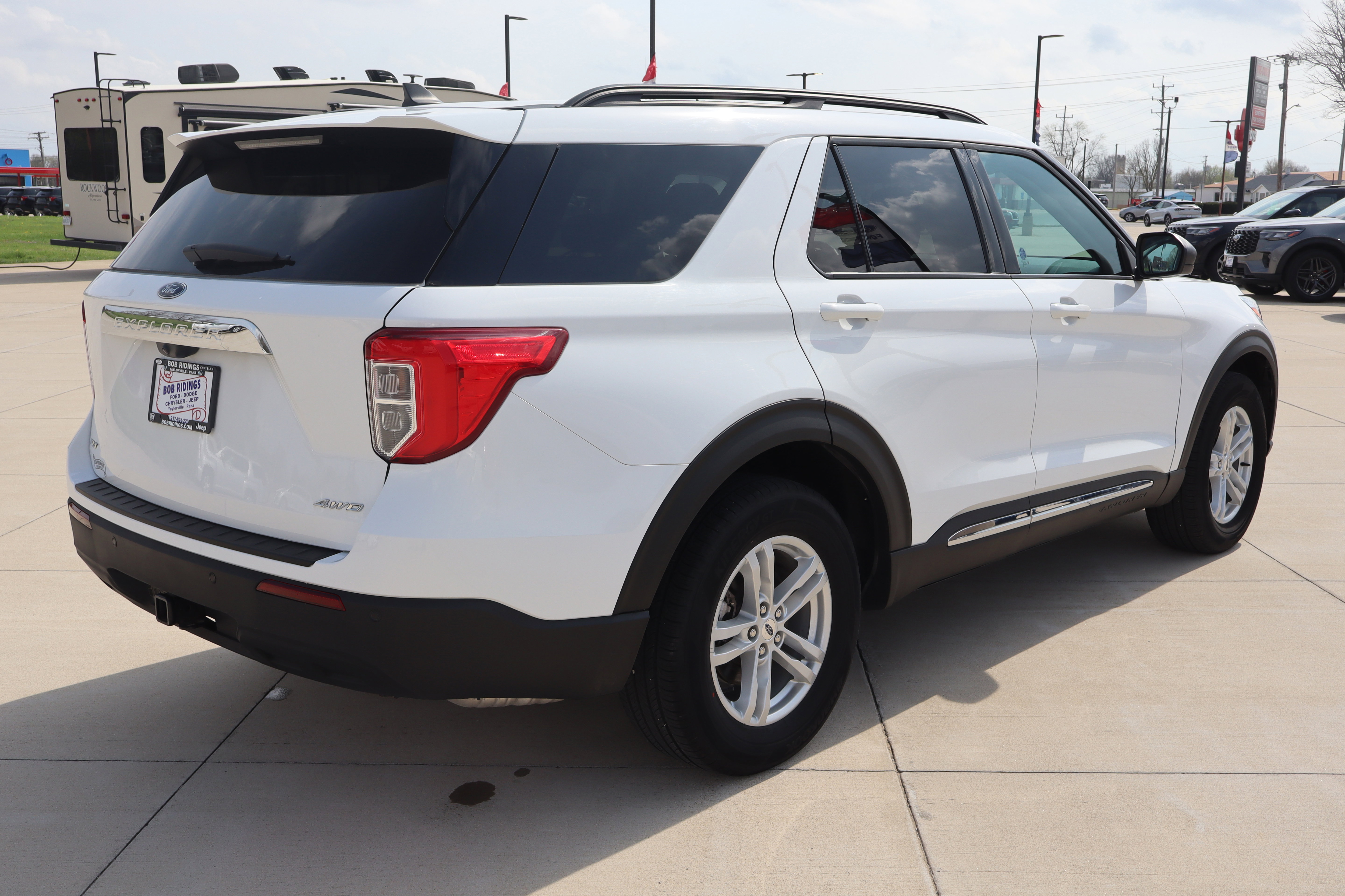 Used 2024 Ford Explorer XLT w/ Class IV Trailer Tow Package AWD/4WD image 6