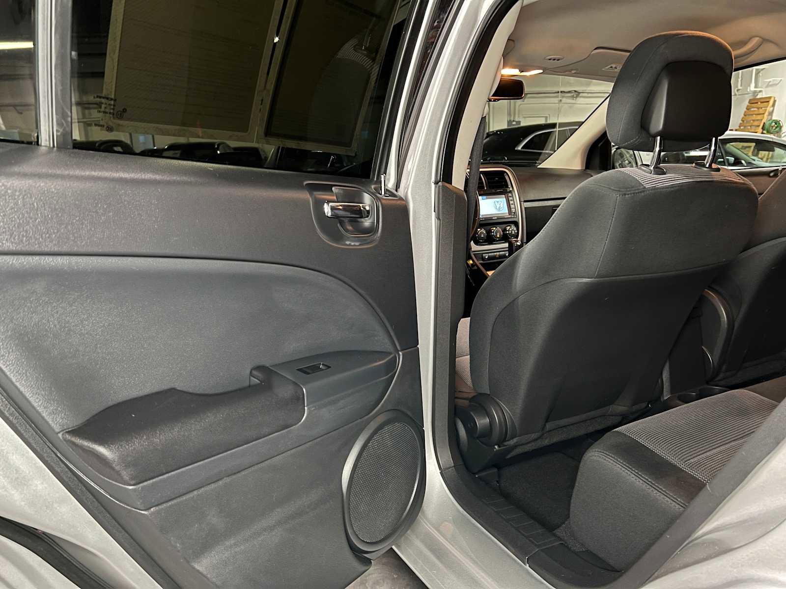 Used 2010 Dodge Caliber Heat w/ Premium Sound Group FWD image 17