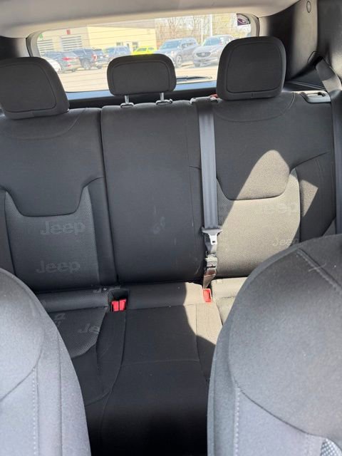 Used 2017 Jeep Renegade Latitude image 6