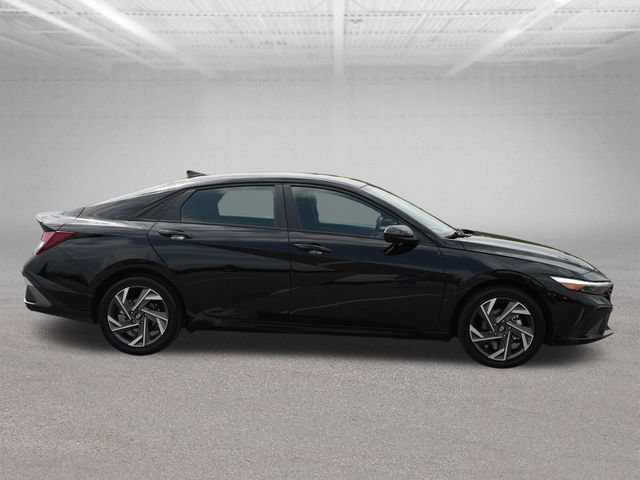 Used 2025 Hyundai Elantra Sport FWD image 9