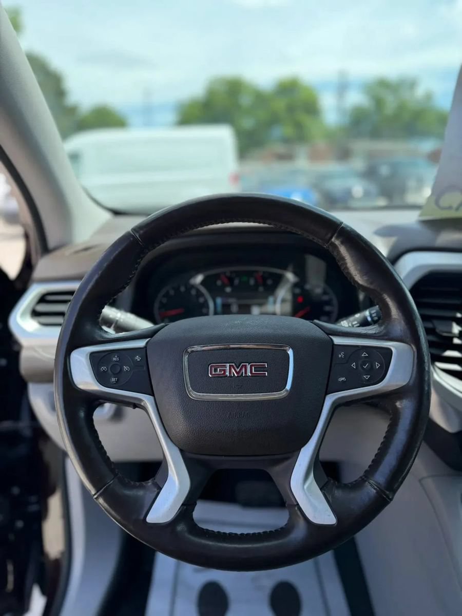 Used 2017 GMC Acadia SLT AWD/4WD image 13