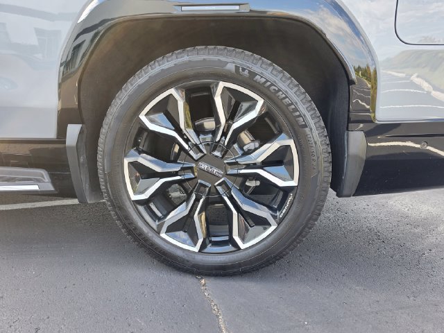 Used 2024 GMC Sierra EV Denali AWD/4WD image 9