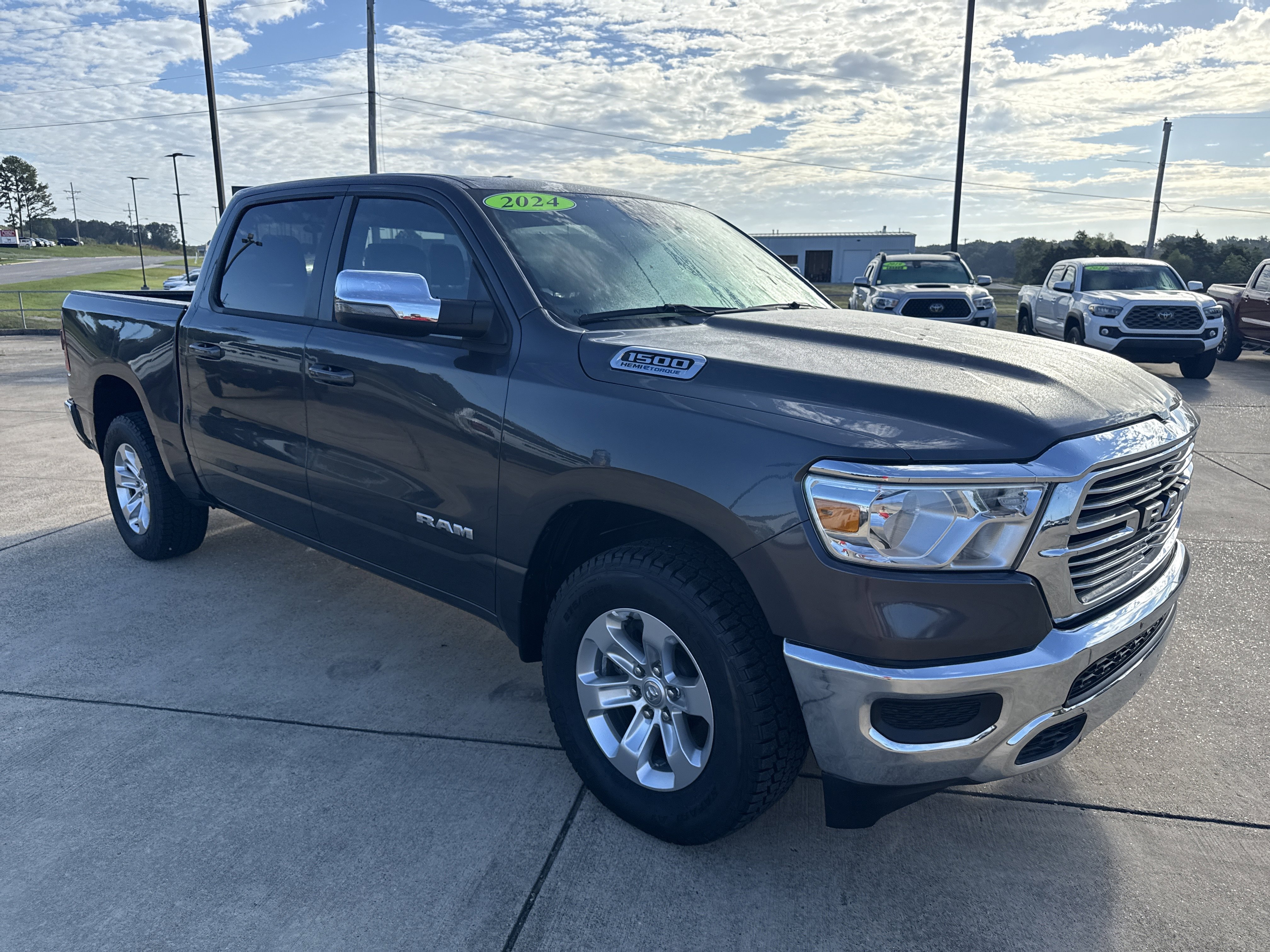 Used 2024 RAM 1500 Laramie image 12