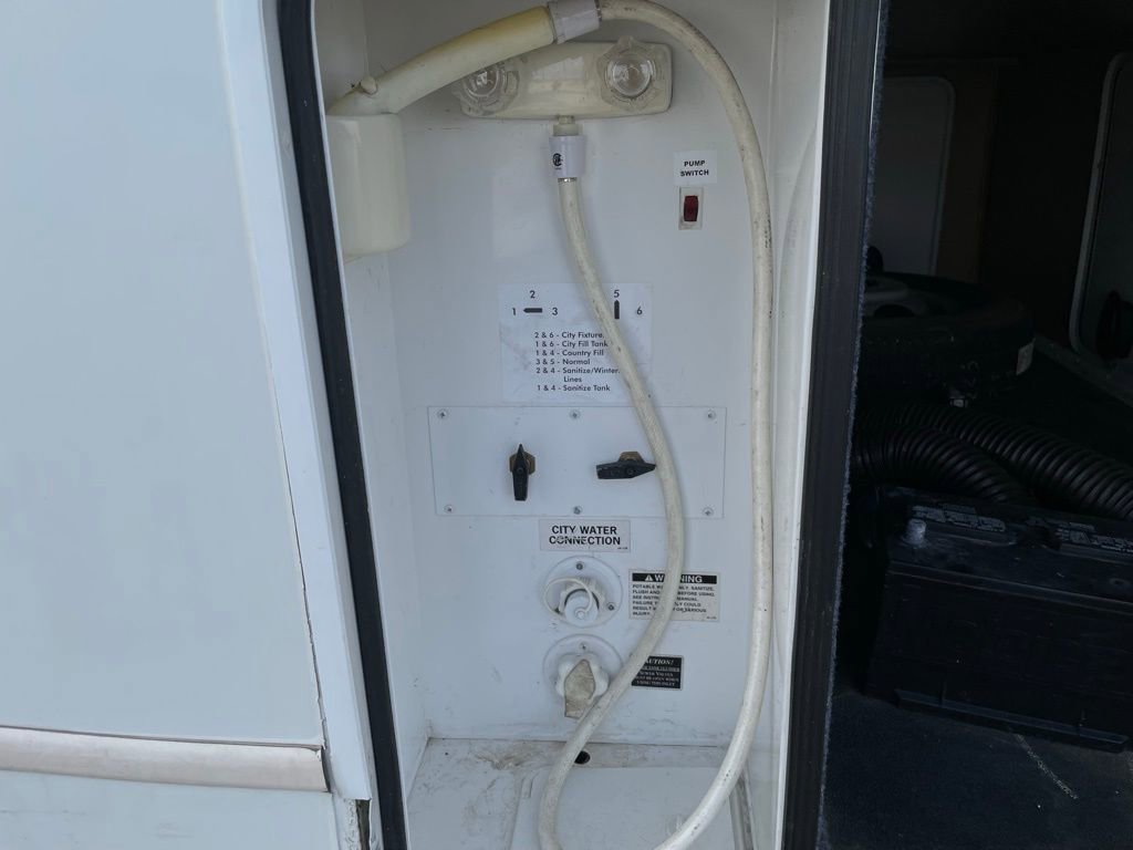 Used 2013 Ford E-450 and Econoline 450 Super Duty w/ Motorhome Prep Pkg RWD image 19