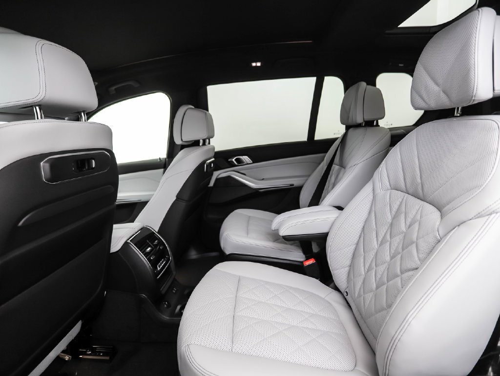 New 2027 BMW X7 xDrive40i w/ Executive Package AWD/4WD image 22