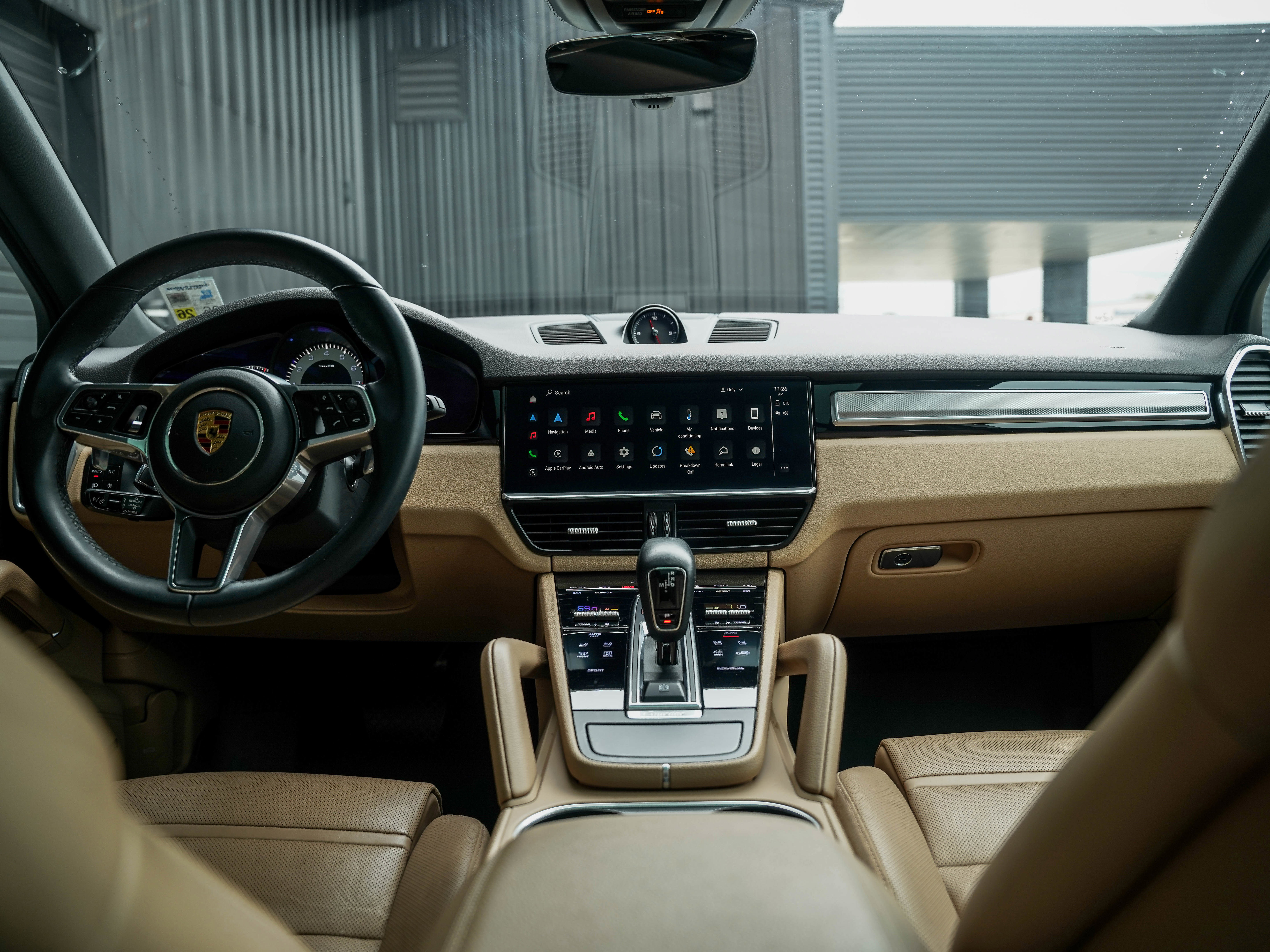 Certified 2022 Porsche Cayenne Platinum Edition image 25