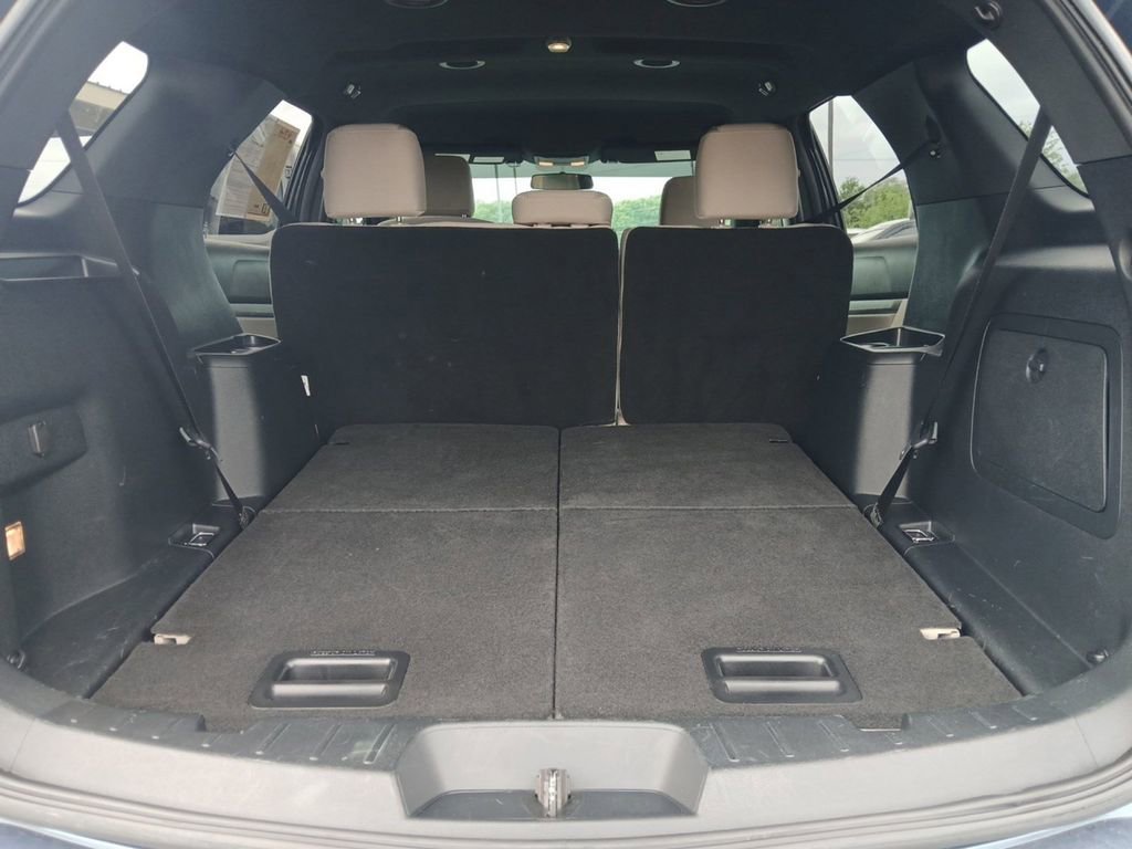 Used 2018 Ford Explorer XLT image 16