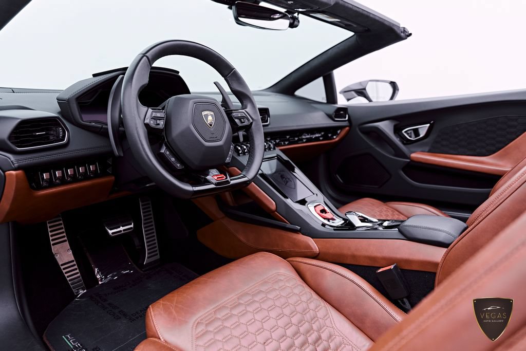 Used 2020 Lamborghini Huracan EVO AWD/4WD image 2