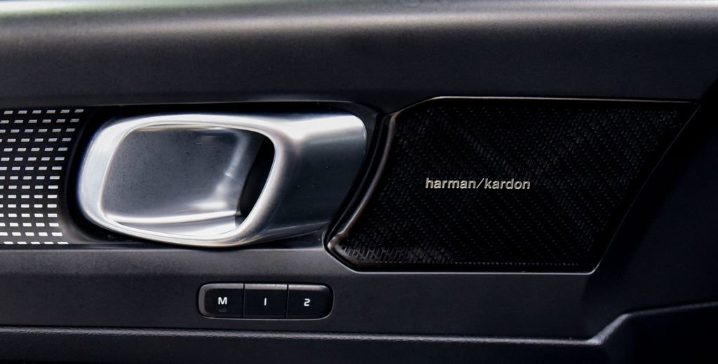 Used 2020 Volvo XC40 T5 R-Design w/ Protection Package Premier image 16