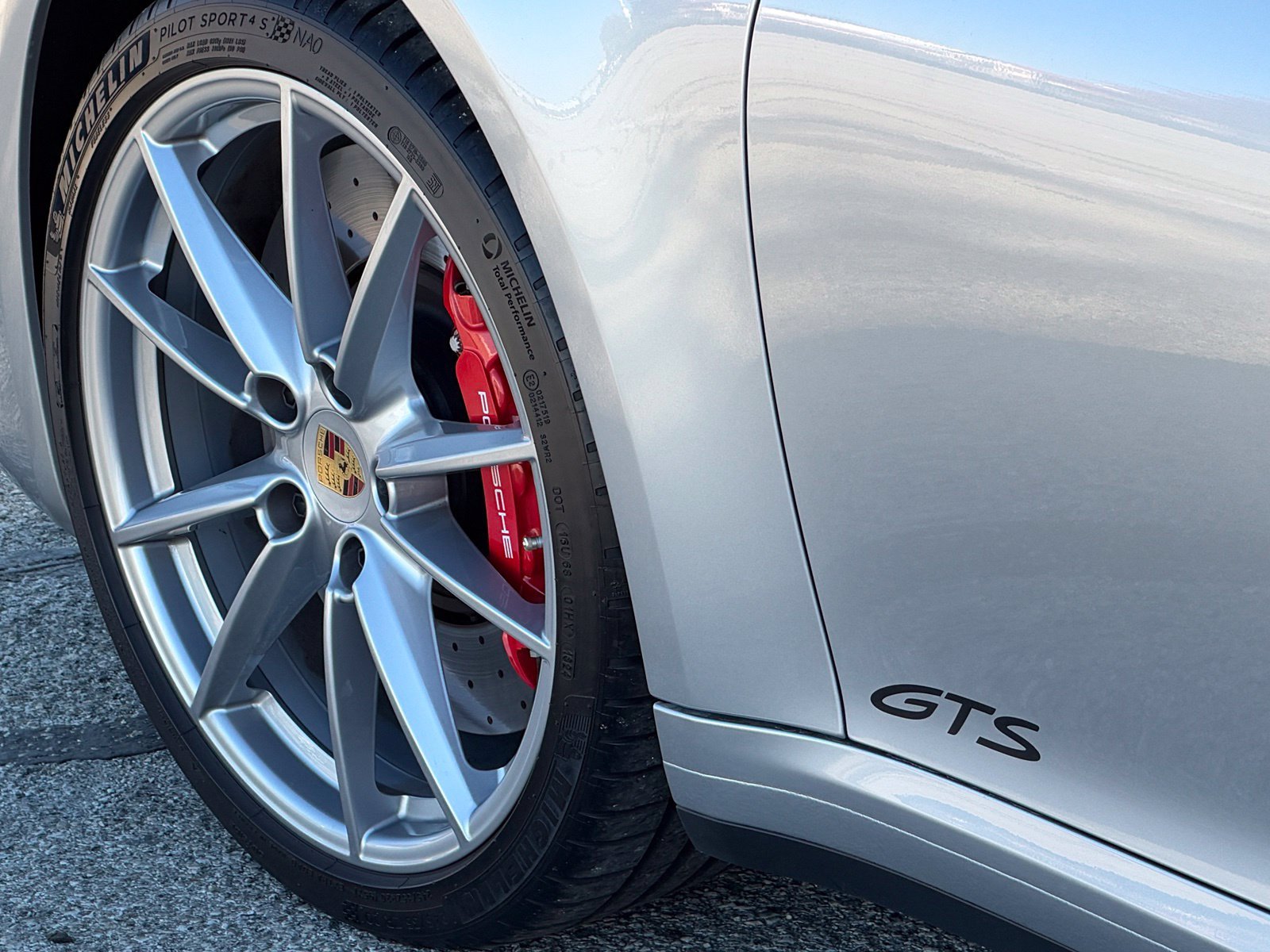 Certified 2024 Porsche 911 Targa 4 GTS AWD/4WD image 15