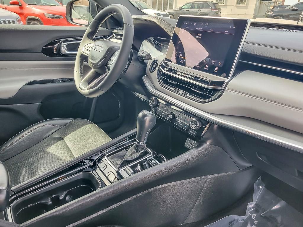 Used 2023 Jeep Compass Limited image 24