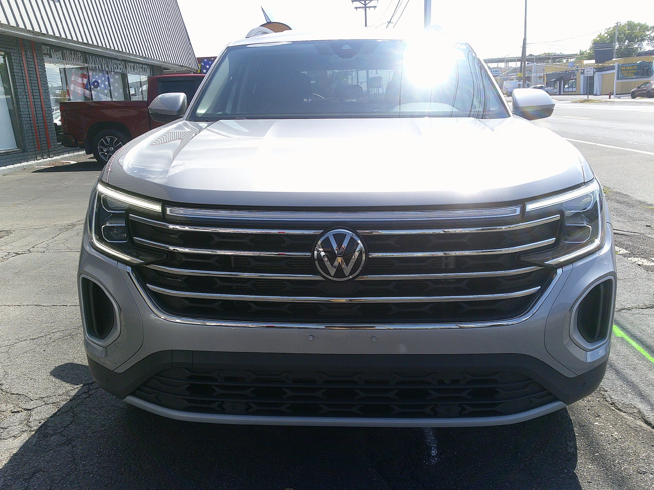 Used 2025 Volkswagen Atlas SE AWD/4WD image 4
