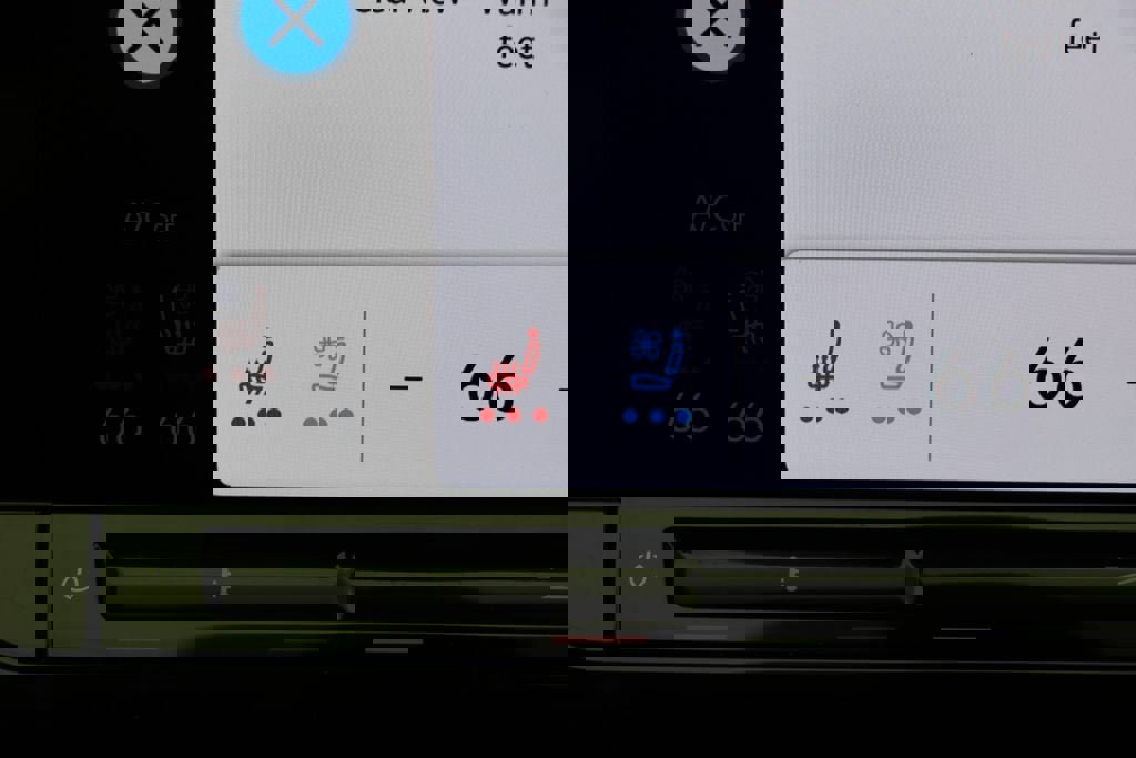 Used 2025 Volkswagen Atlas SE image 24