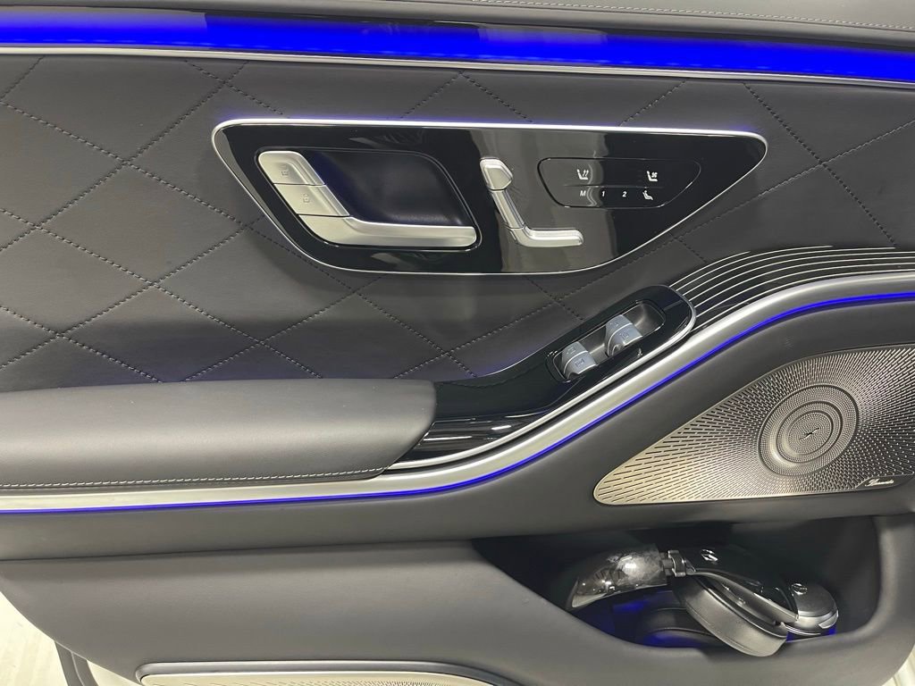 Used 2023 Mercedes-Benz S 580e 4MATIC Sedan w/ 3D Technology Package image 23