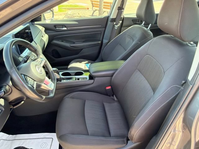 Used 2024 Nissan Altima 2.5 SV w/ SV Premium Package FWD image 5
