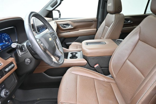 Used 2023 Chevrolet Tahoe High Country AWD/4WD image 16