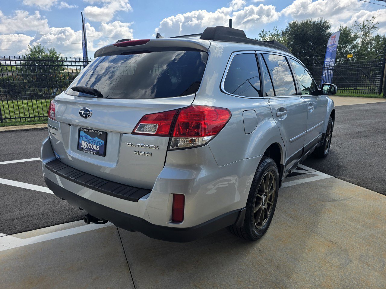 Used 2013 Subaru Outback 3.6R Limited image 6
