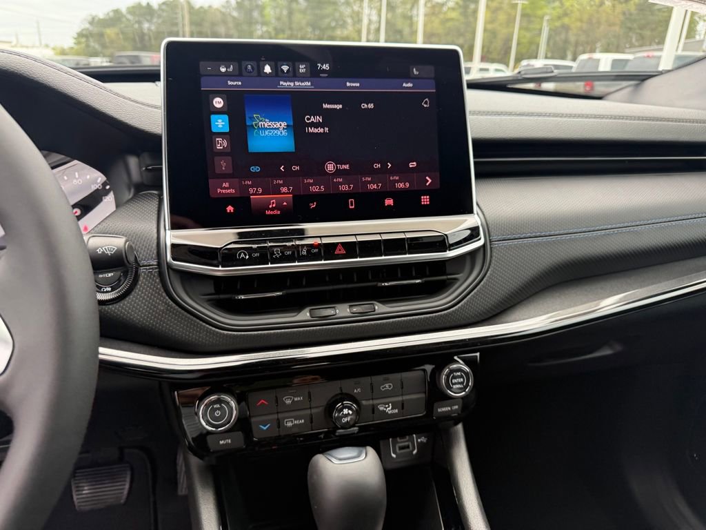 New 2026 Jeep Compass Latitude image 18