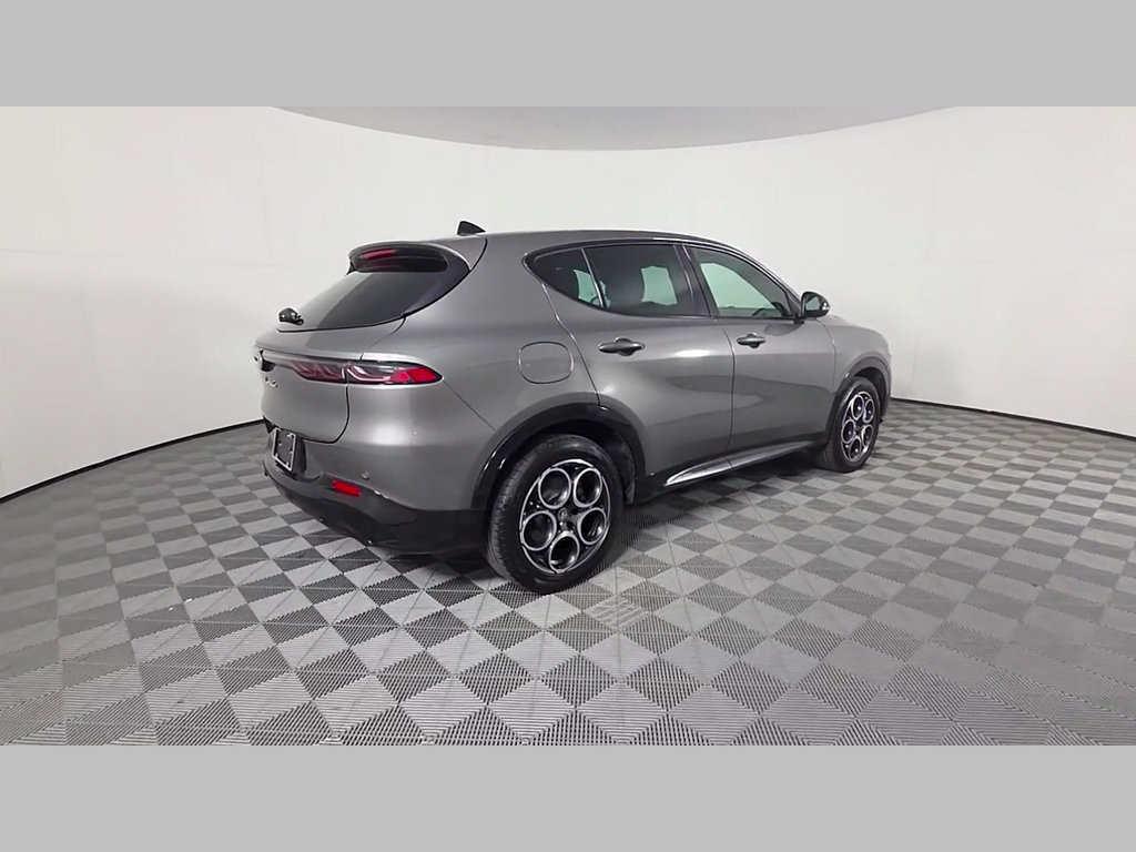 Used 2025 Alfa Romeo Tonale w/ Premium Package AWD/4WD image 39