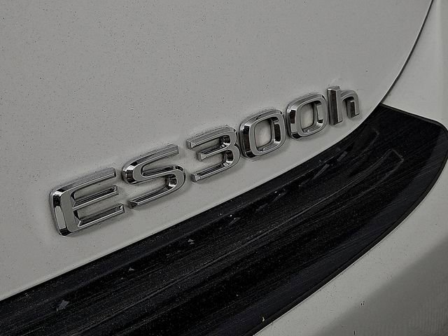 Used 2025 Lexus ES 300h Ultra Luxury w/ Accessory Package (Z1) image 32