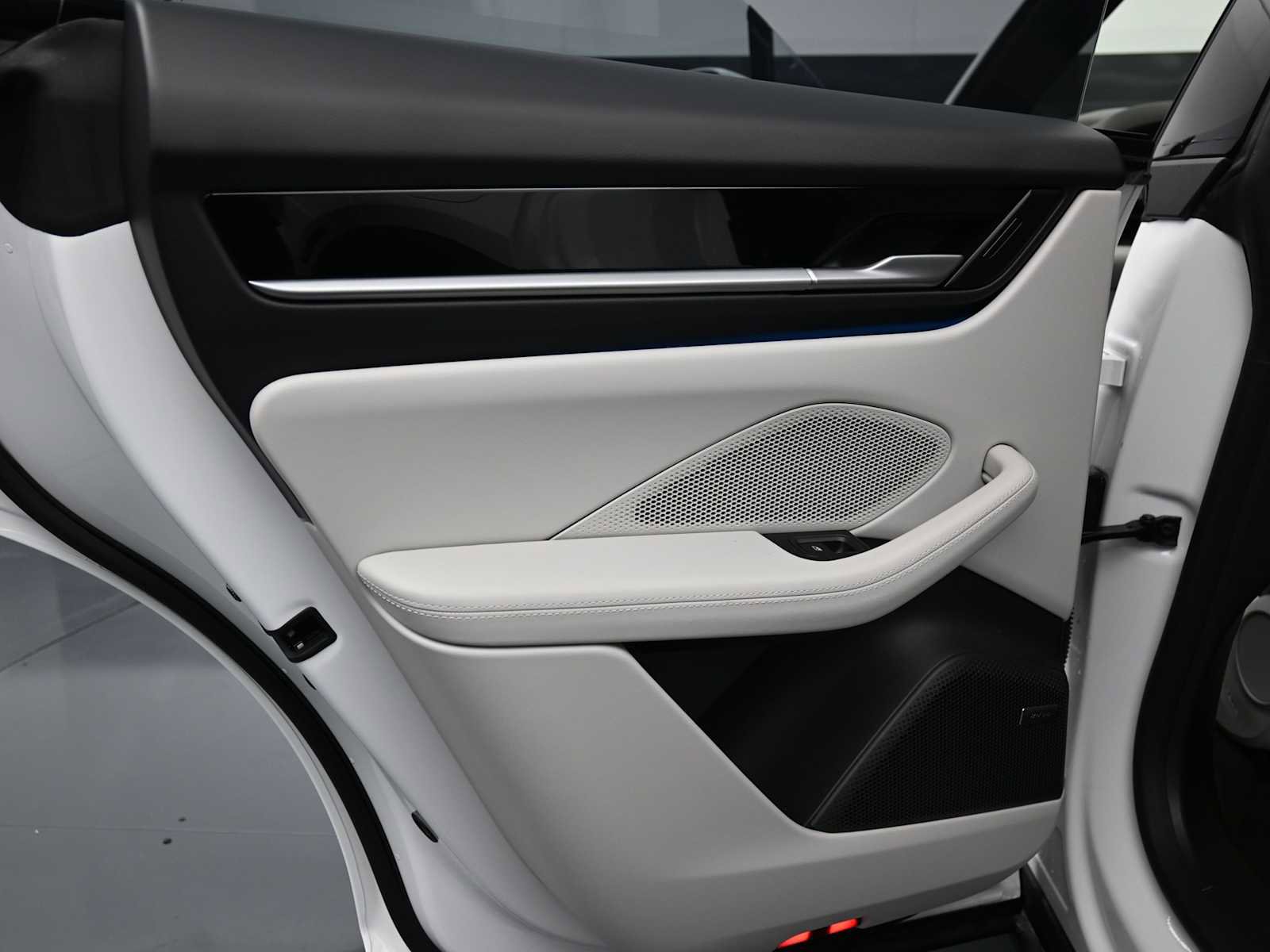 New 2025 Porsche Macan 4 Electric AWD/4WD image 20
