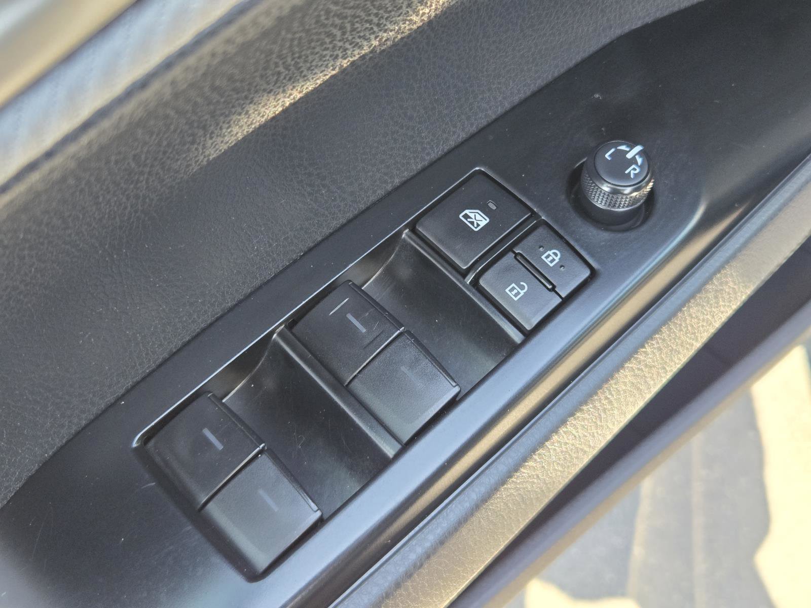 Used 2025 Toyota Camry SE w/ Convenience Package FWD image 20