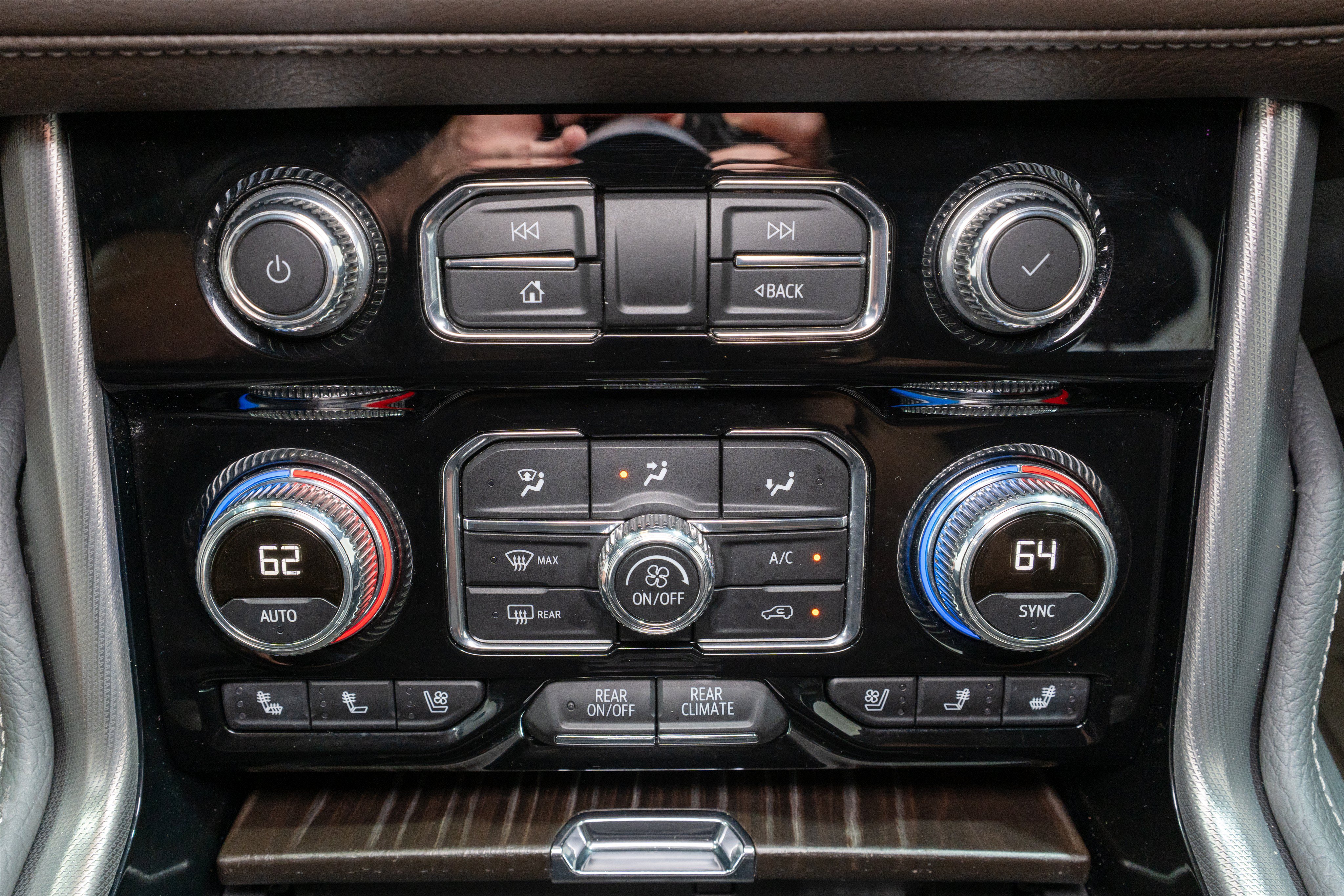 Used 2022 GMC Yukon Denali AWD/4WD image 22