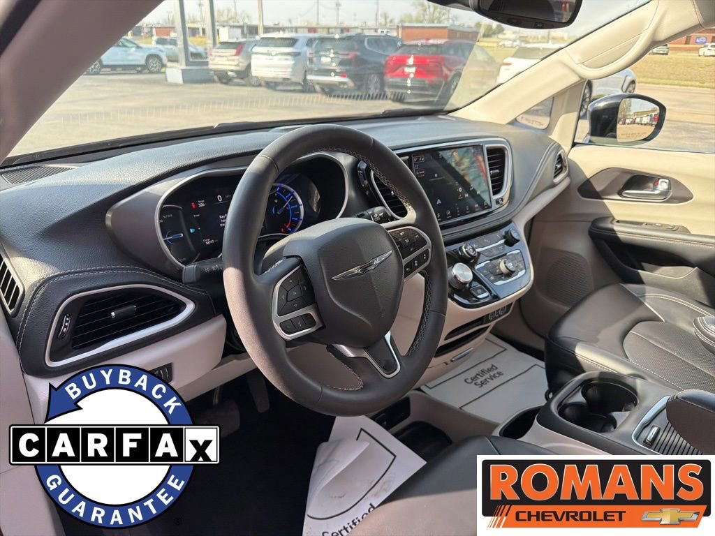 Used 2024 Chrysler Pacifica Select FWD image 11