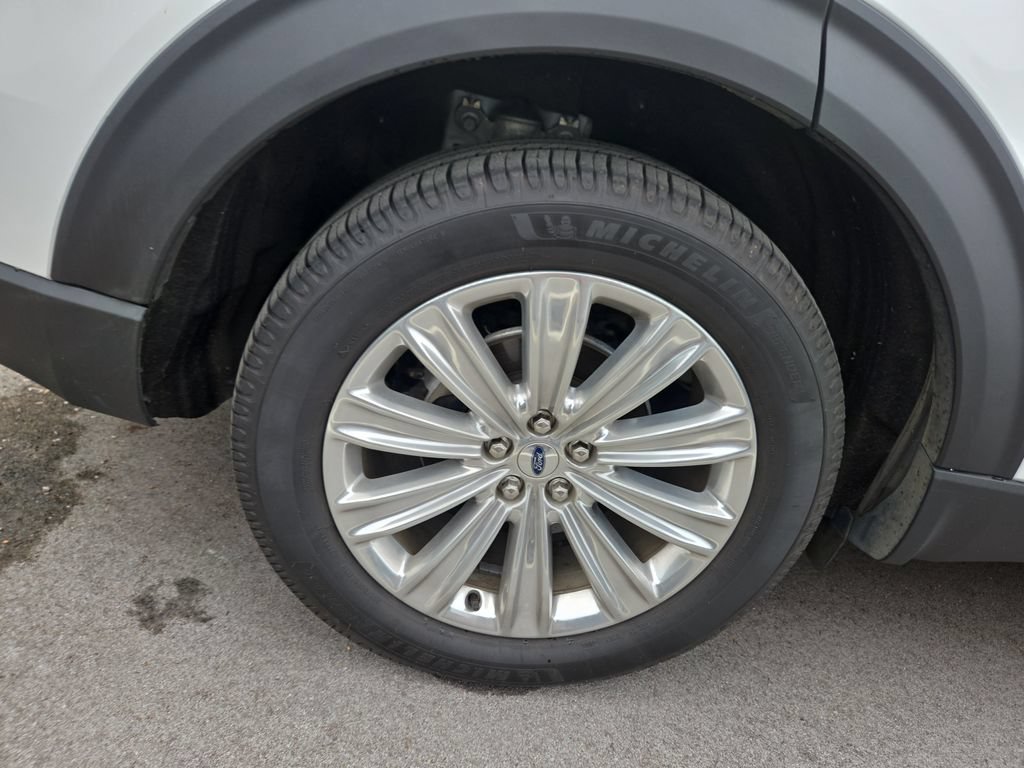 Used 2021 Ford Explorer Limited w/ Equipment Group 301A AWD/4WD image 12