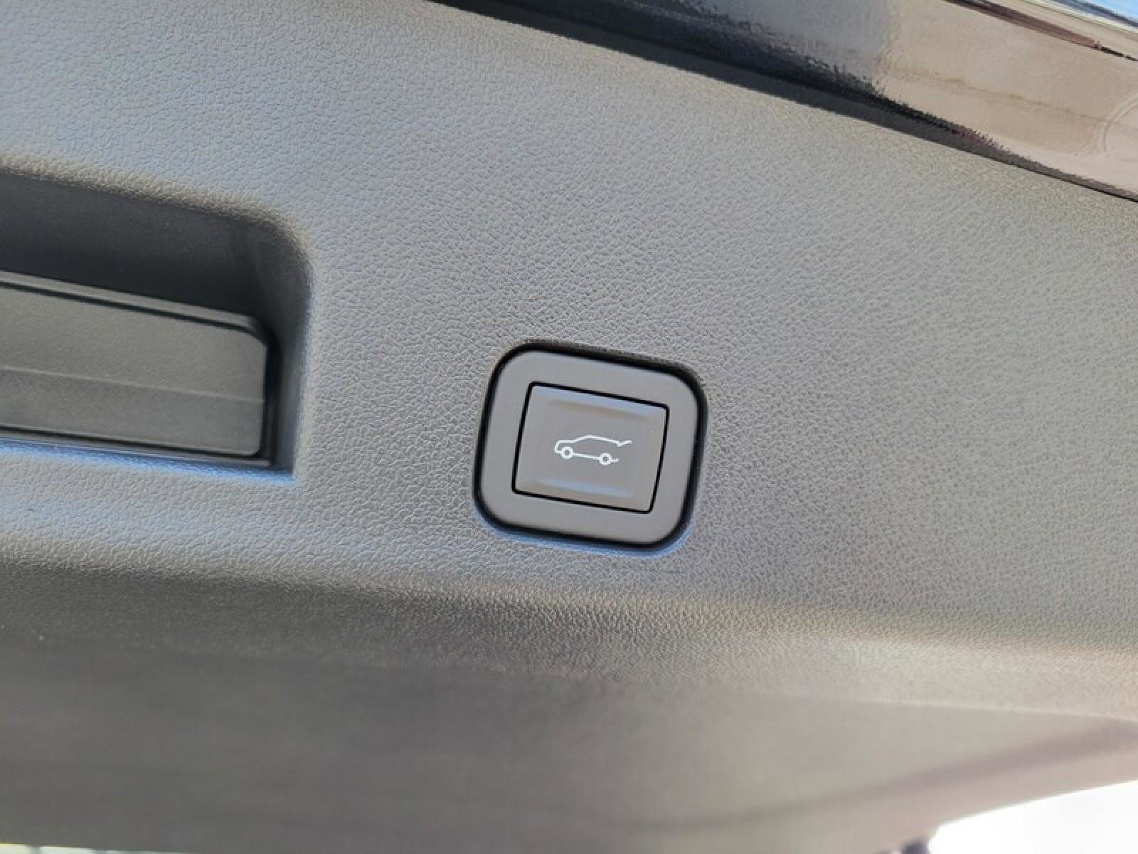 New 2026 GMC Acadia Denali Ultimate w/ LPO, Floor Liner Package image 9