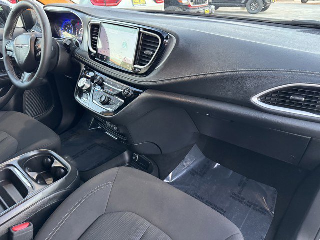 Used 2024 Chrysler Pacifica Touring image 7