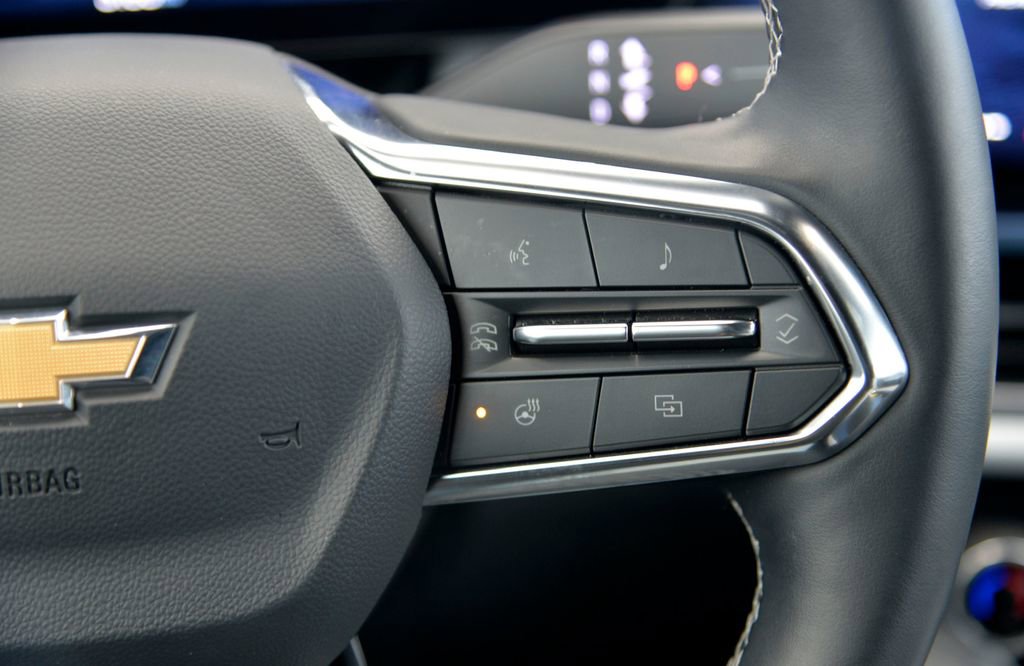 Used 2025 Chevrolet Equinox EV LT w/ Convenience Package II image 24