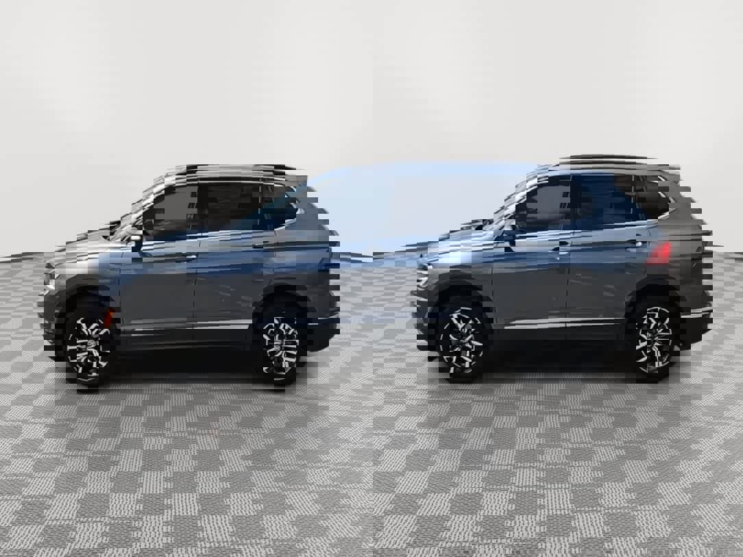 Used 2021 Volkswagen Tiguan SE w/ Panoramic Sunroof Package image 5