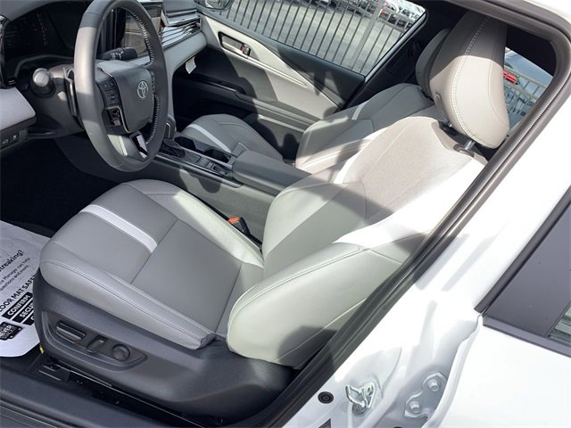 Used 2025 Toyota Camry SE image 18