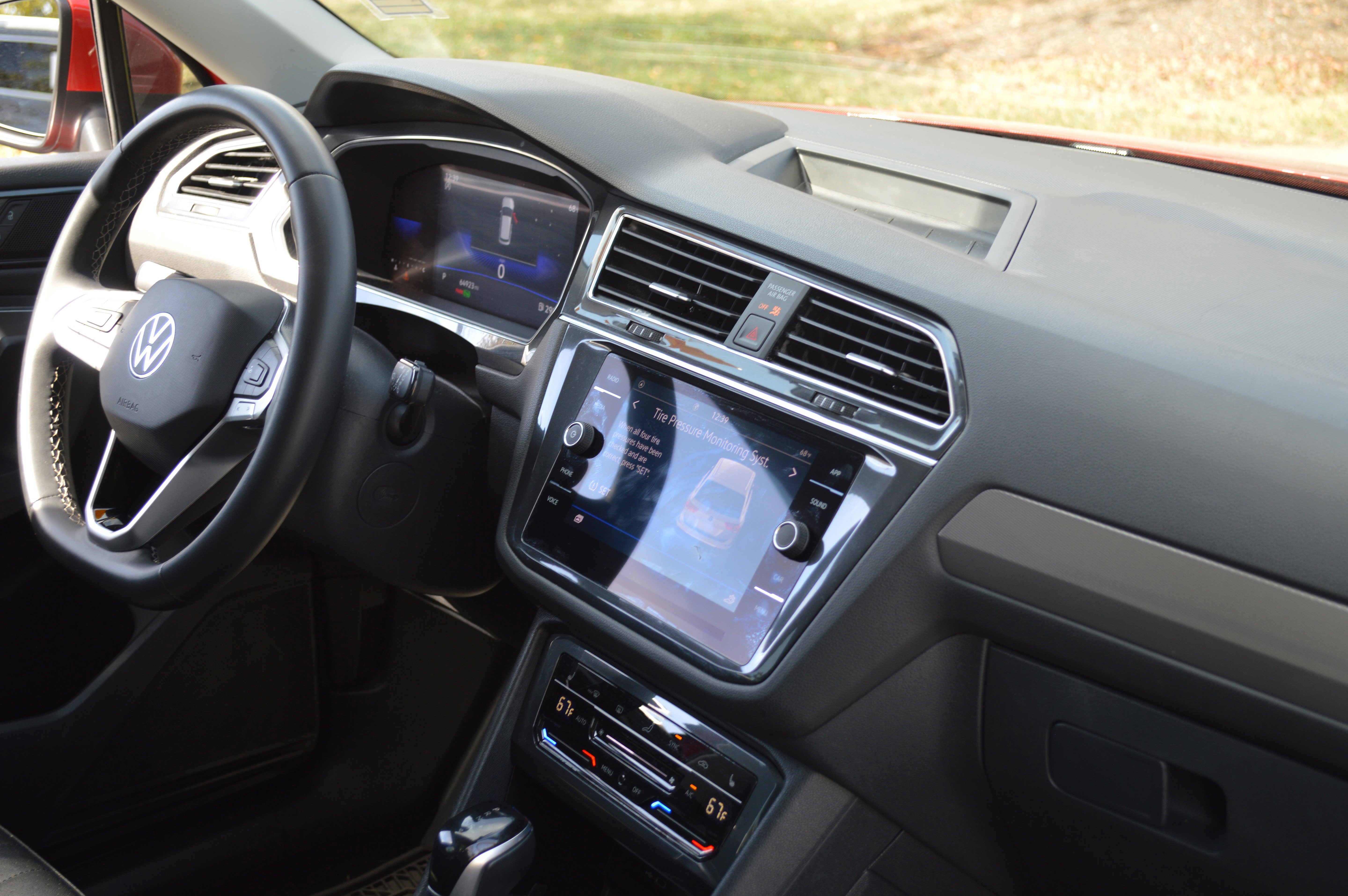 Used 2022 Volkswagen Tiguan SE image 37