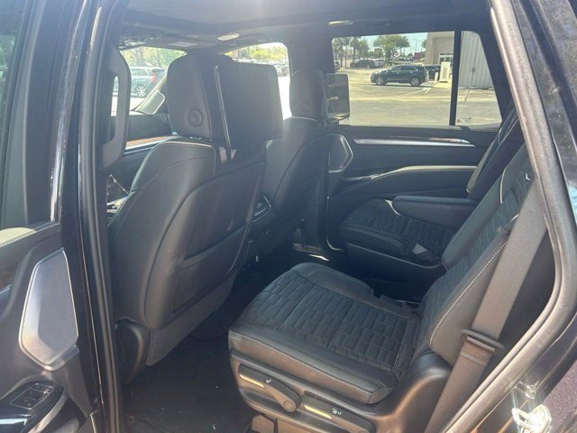 Certified 2025 Cadillac Escalade Premium Luxury Platinum image 6