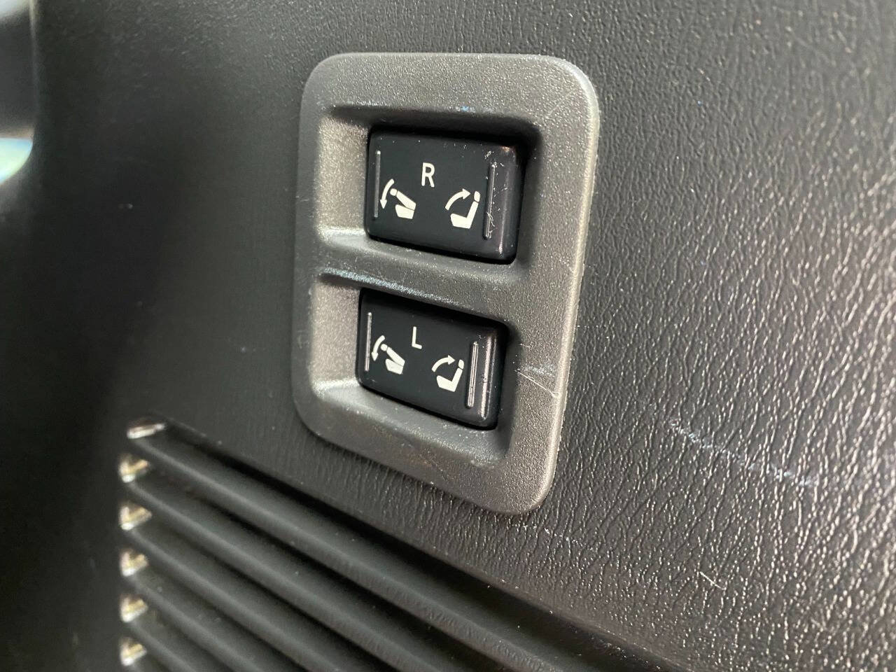Used 2017 Nissan Armada Platinum RWD image 61