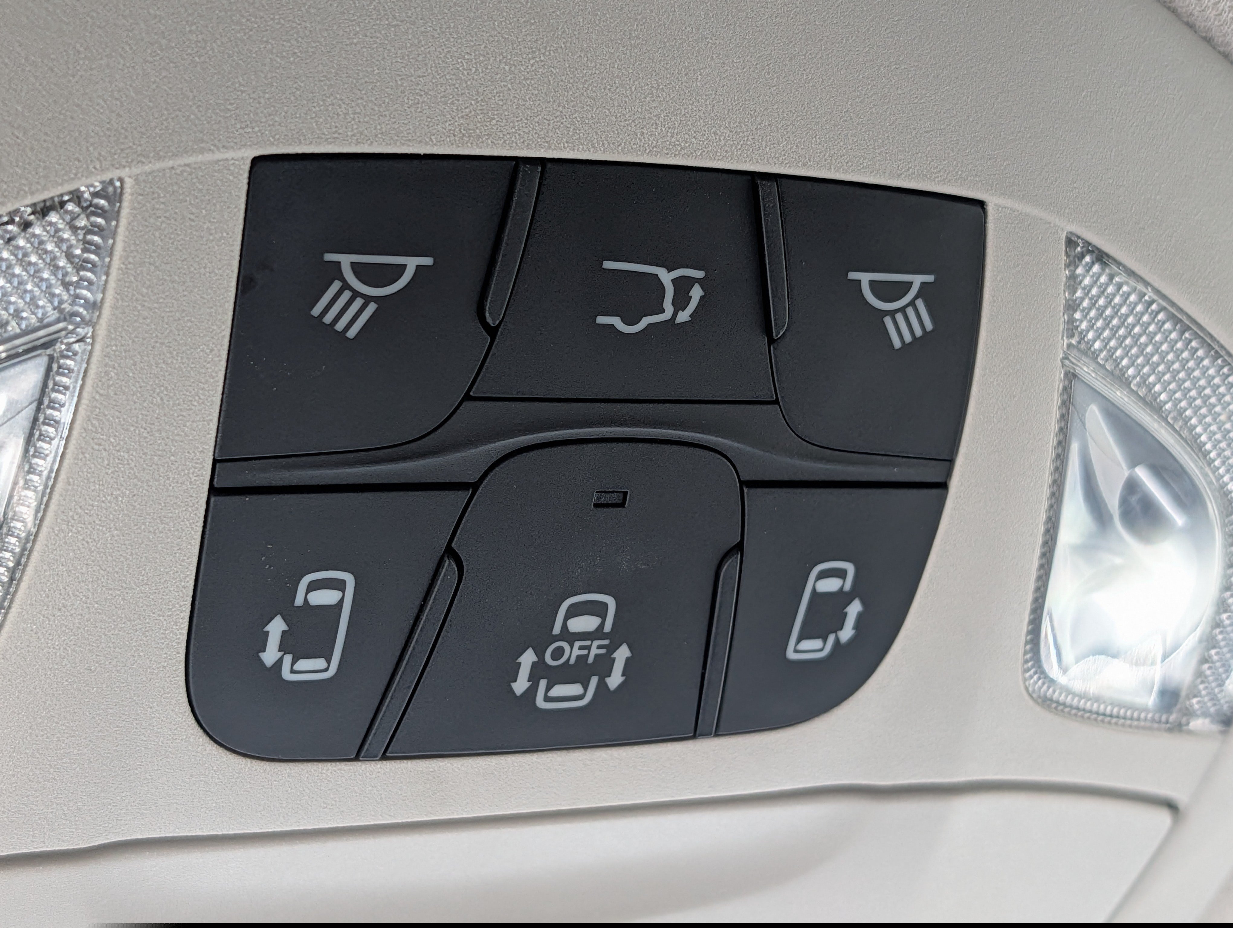 Used 2024 Chrysler Pacifica Touring-L FWD image 33