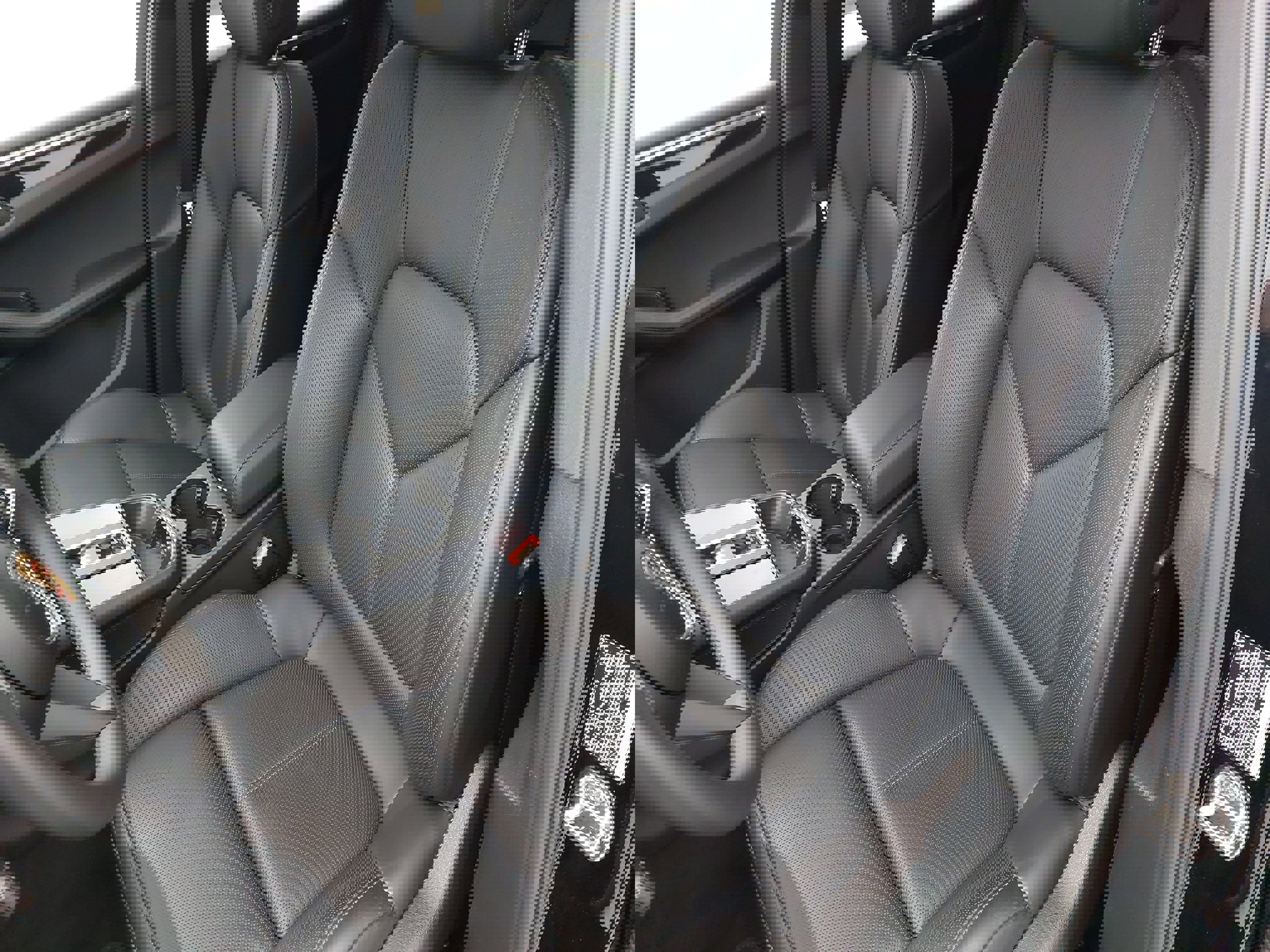 Certified 2025 Porsche Macan image 5