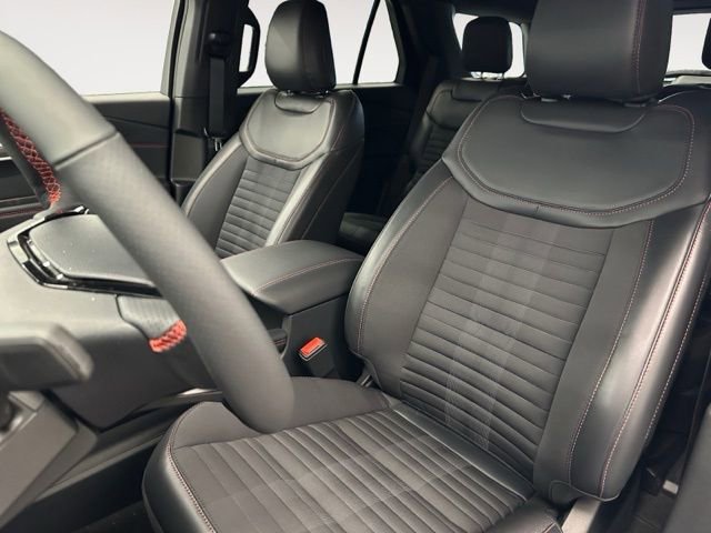 Used 2025 Ford Explorer ST-Line w/ ST-Line Street Pack AWD/4WD image 15