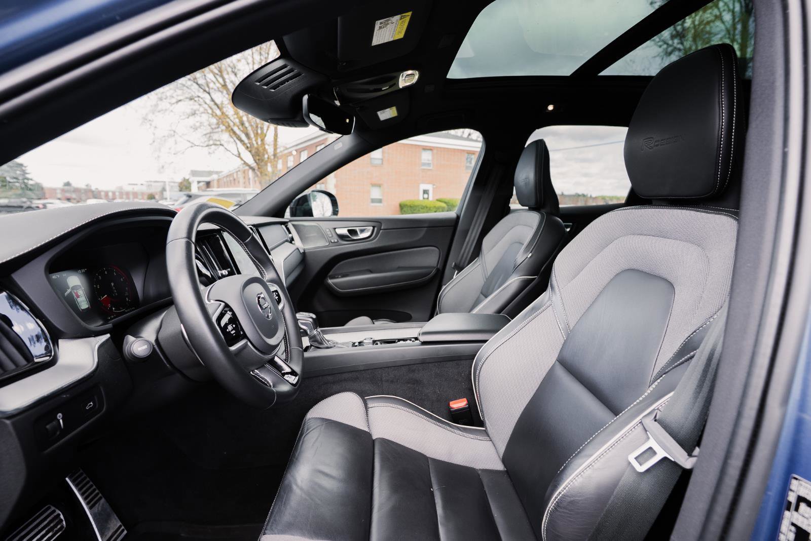 Used 2020 Volvo XC60 T6 R-Design image 23