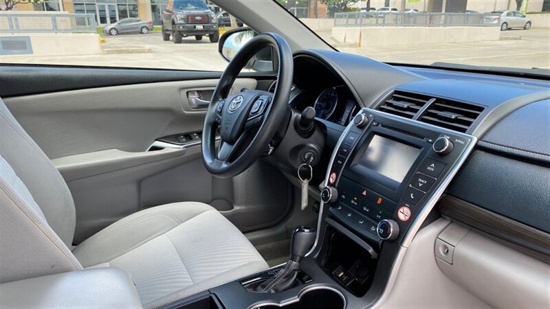 Used 2017 Toyota Camry LE FWD image 9