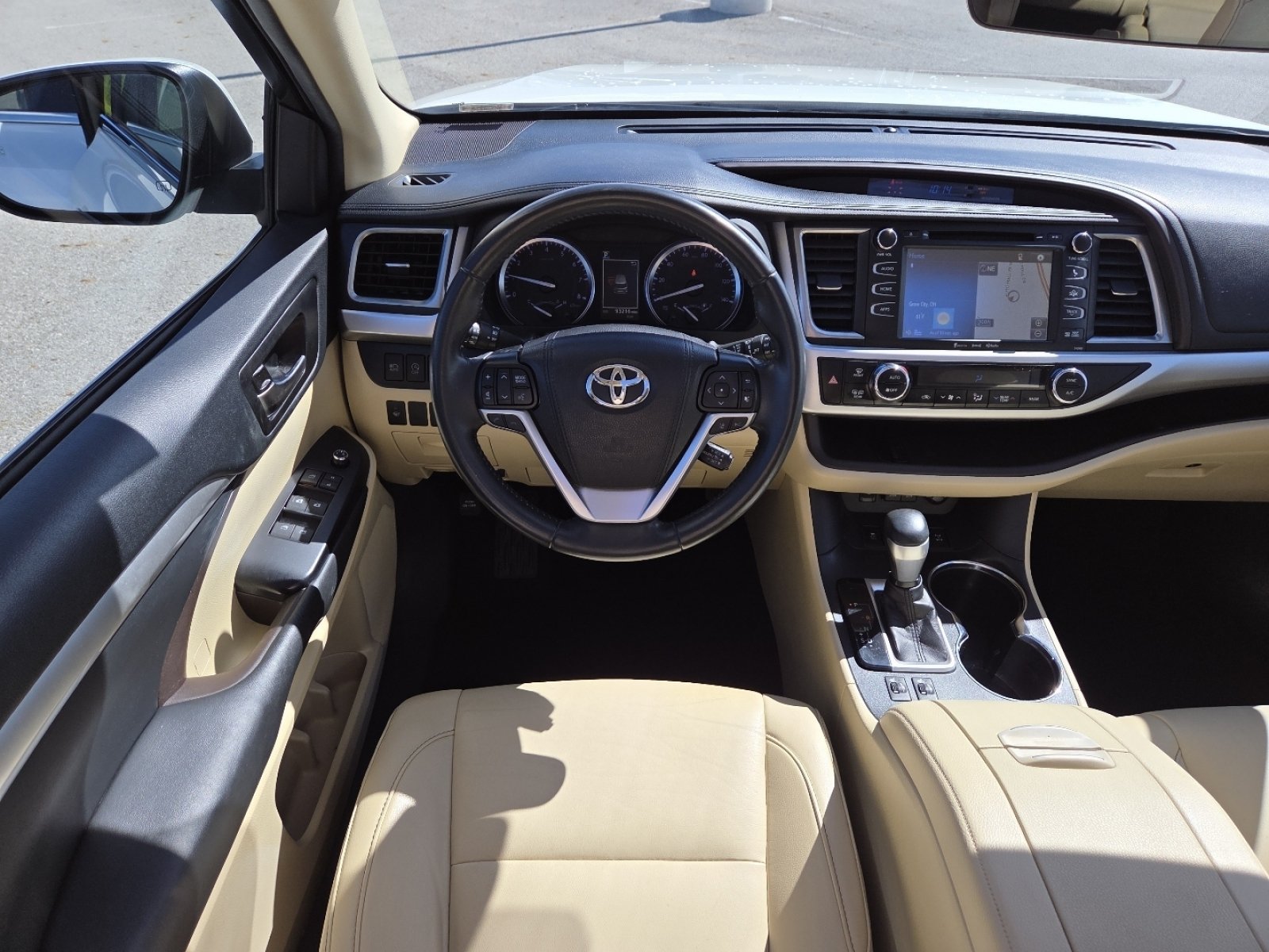 Used 2019 Toyota Highlander XLE AWD/4WD image 27