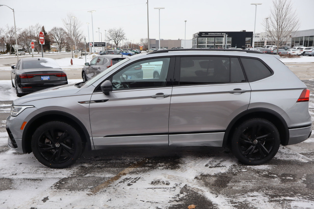 Used 2023 Volkswagen Tiguan SE R-Line image 4