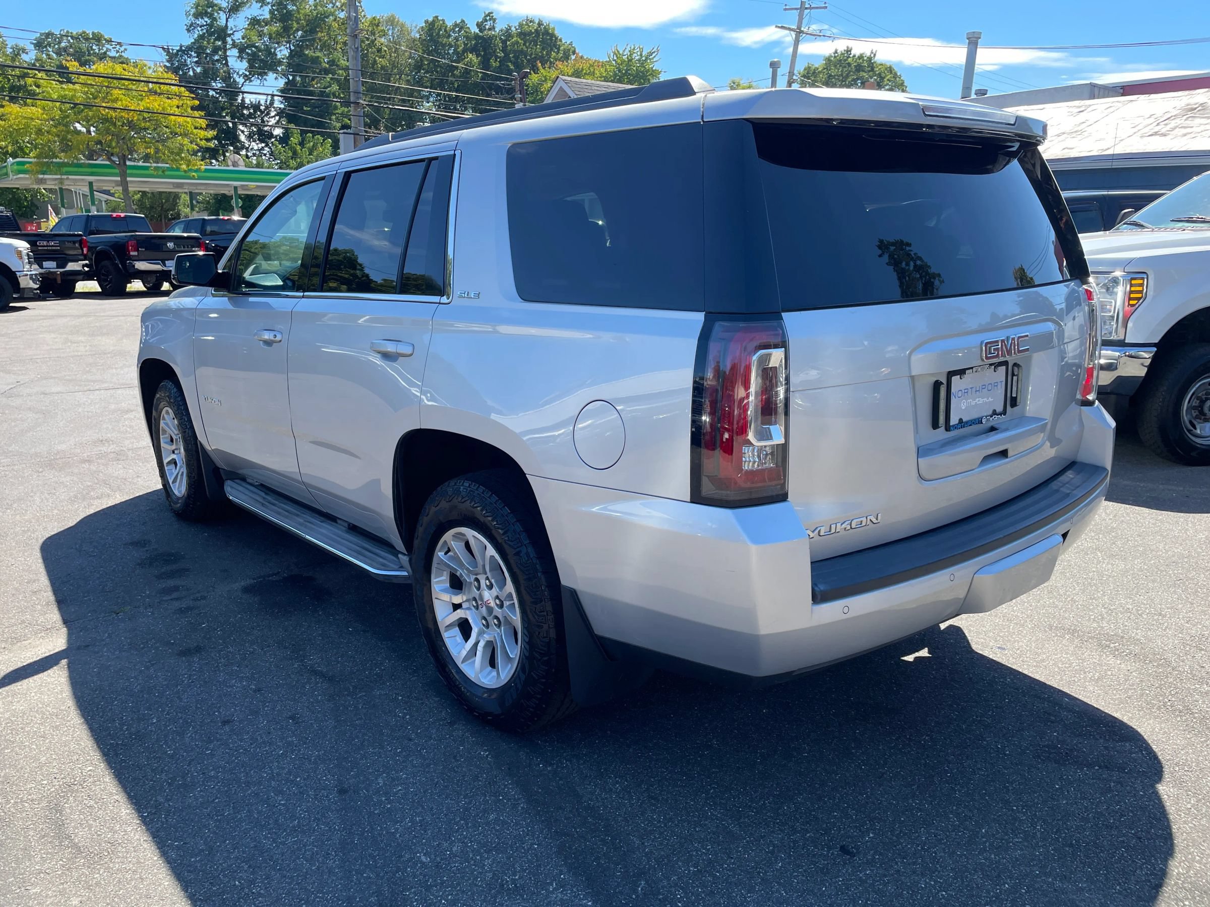 Used 2015 GMC Yukon SLE w/ HD Trailering Package AWD/4WD image 3