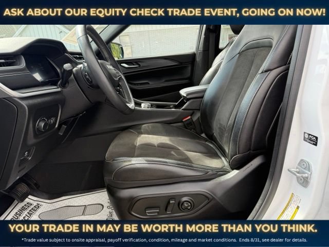 Used 2023 Jeep Grand Cherokee Altitude AWD/4WD image 8