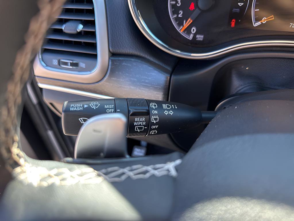 Used 2017 Jeep Grand Cherokee Limited w/ Trailer Tow Group IV image 32