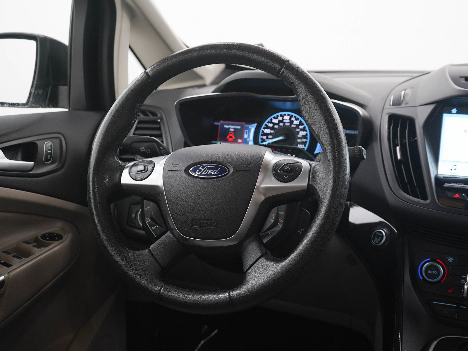 Used 2017 Ford C-MAX Titanium w/ Equipment Group 301A FWD image 14