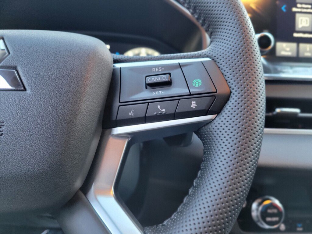 New 2025 Mitsubishi Outlander SEL image 28