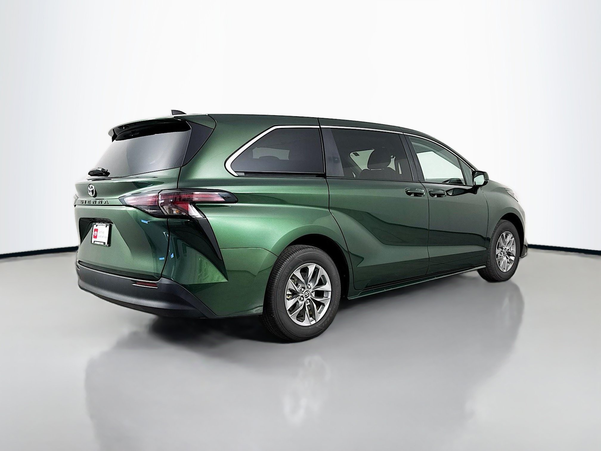 Certified 2026 Toyota Sienna LE FWD image 7